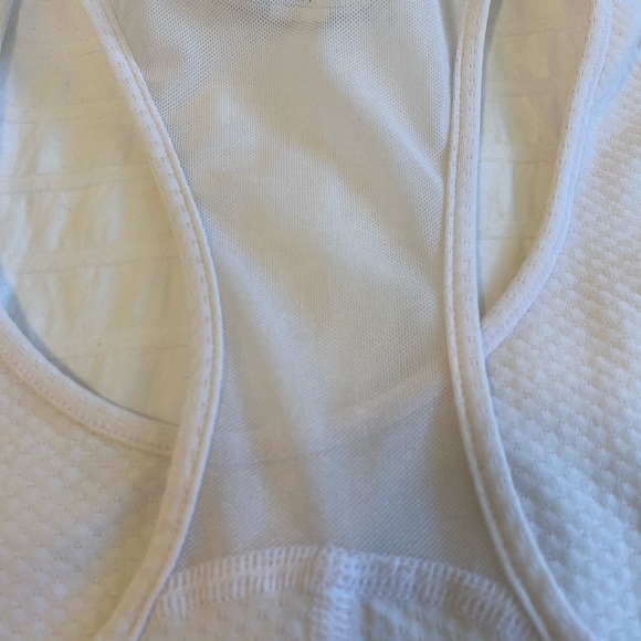 White under armor tank top - Picture 2 of 5
